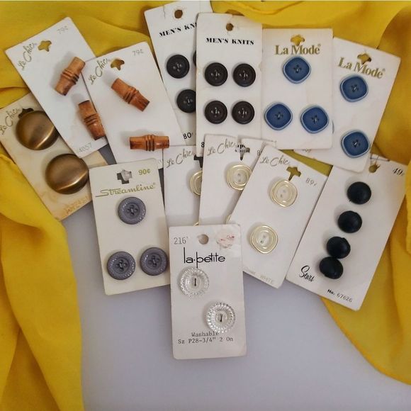 Vintage Buttons Accessories - Assorted Vintage Sewing Button Cards
